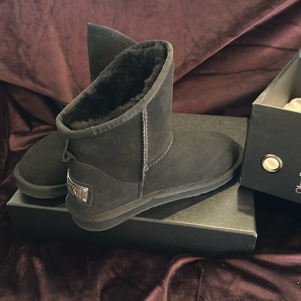Luxe x short black boots size 6
